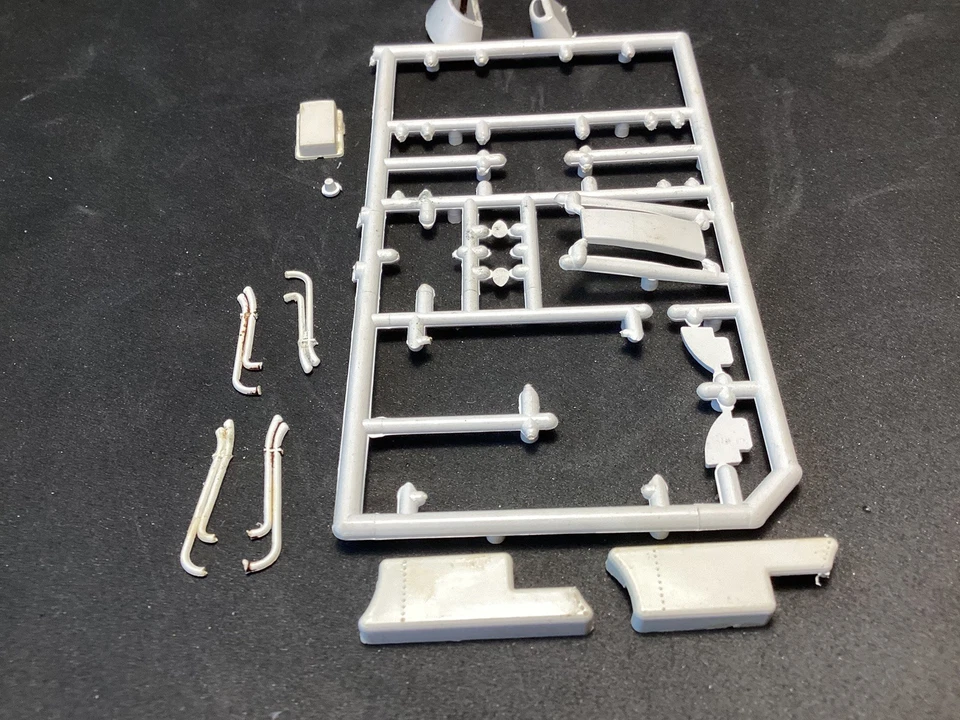 ATLAS HO FERRARI LANCIA F1 SPRUE AÑOS 60 PIEZAS ALGUNAS NUEVAS ALGUNAS USADAS COMPLETAS RARAS A Foto 2 de 4