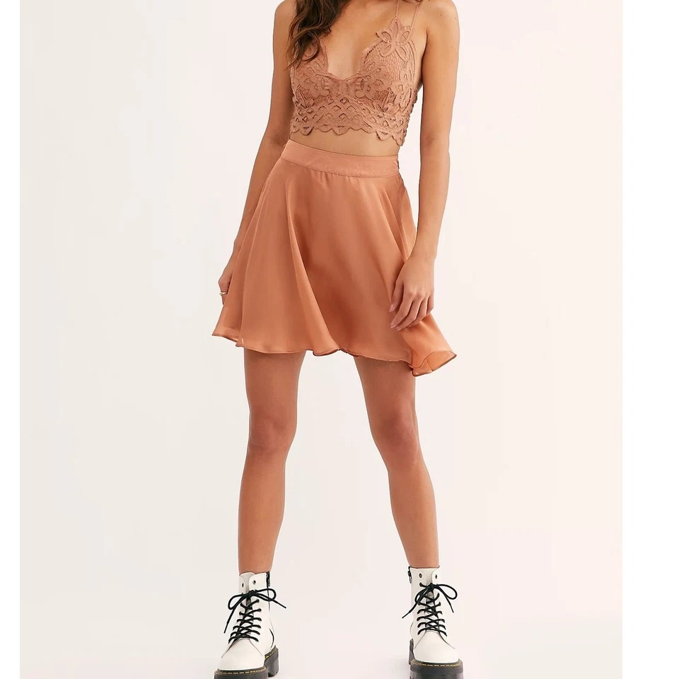 FREE PEOPLE FP One Adella Frappe Mauve Bralette Crochet Lace Boho Crisscross M - Image 4 of 4