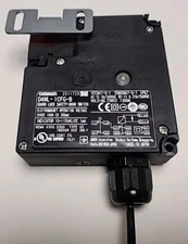 OMRON D4NL-1CFG-B GUARD LOCK SAFETY DOOR SWITCH With Key - Free Shipping 