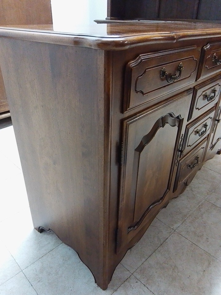 Ethan Allen French Country China Cabinet Hutch Breakfront  Antiqued Glass