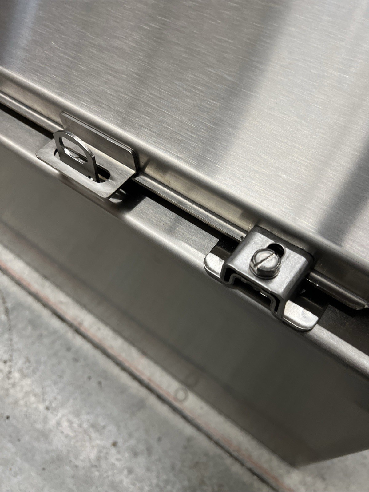 Hammond Manufacturing 1418N4S16K10, N4X Wallmount Encl w/panel 30x24x10, 316 SS