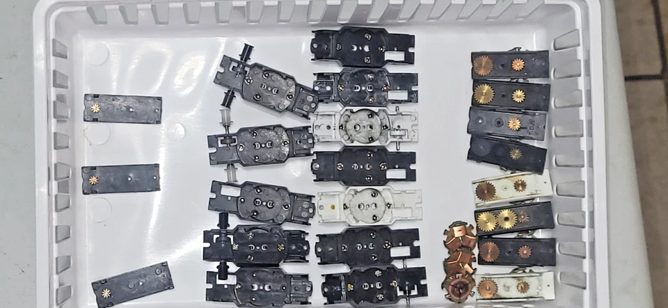 * Lote de chasis y piezas estilo Thunderjet HO Dash * Foto 2 de 3