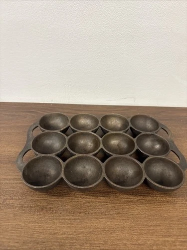 Wagner Ware Vintage Cast Iron Small Muffin Pan