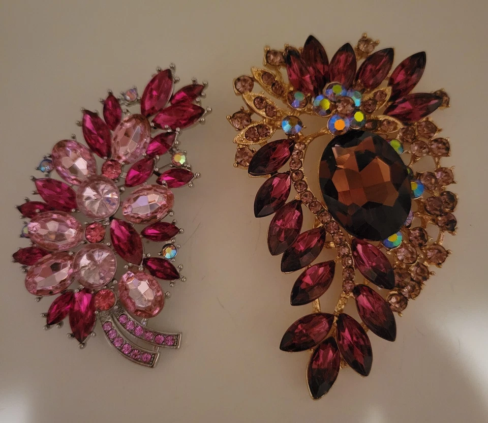 Lote de 2 broches florales de diamantes de imitación rosa púrpura impresionantemente hermoso E344 Foto 4 de 4