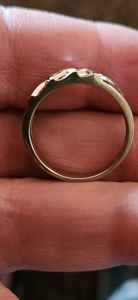 Women's 9 Point T.W. Diamond Triple Row Band in 10K White Gold Size 7 - Image 4 of 4