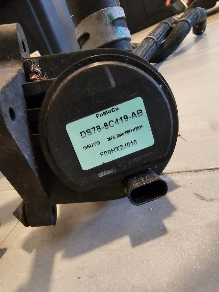 Bomba de agua refrigerante DS7Z-18D473-A DS78-8C419-AB/AC Ford Focus St Fusion 2,0 L Foto 2 de 4