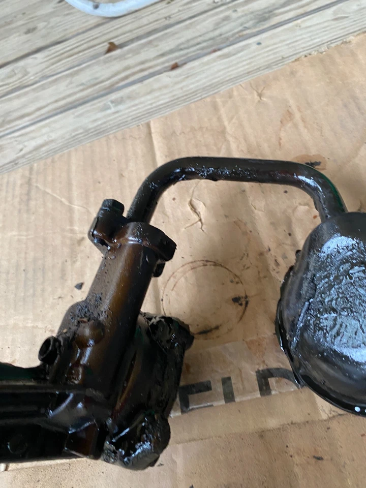 1965 Ford Fairlane 289 V8 engine motor oil pump CORE VERY VERY DIRTY & OILY Foto 3 de 4