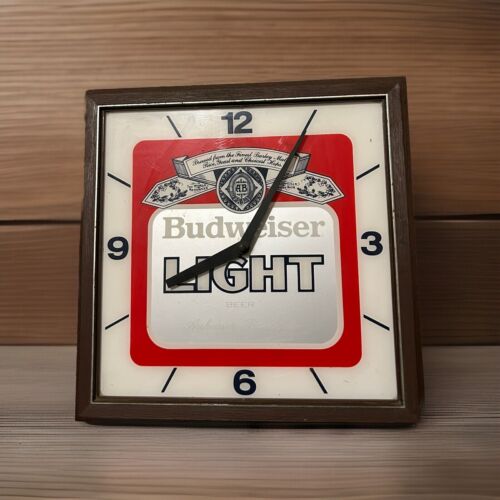 BUDWEISER Vintage Electric Lighted Advertising Clock 1983 - Picture 2 of 7