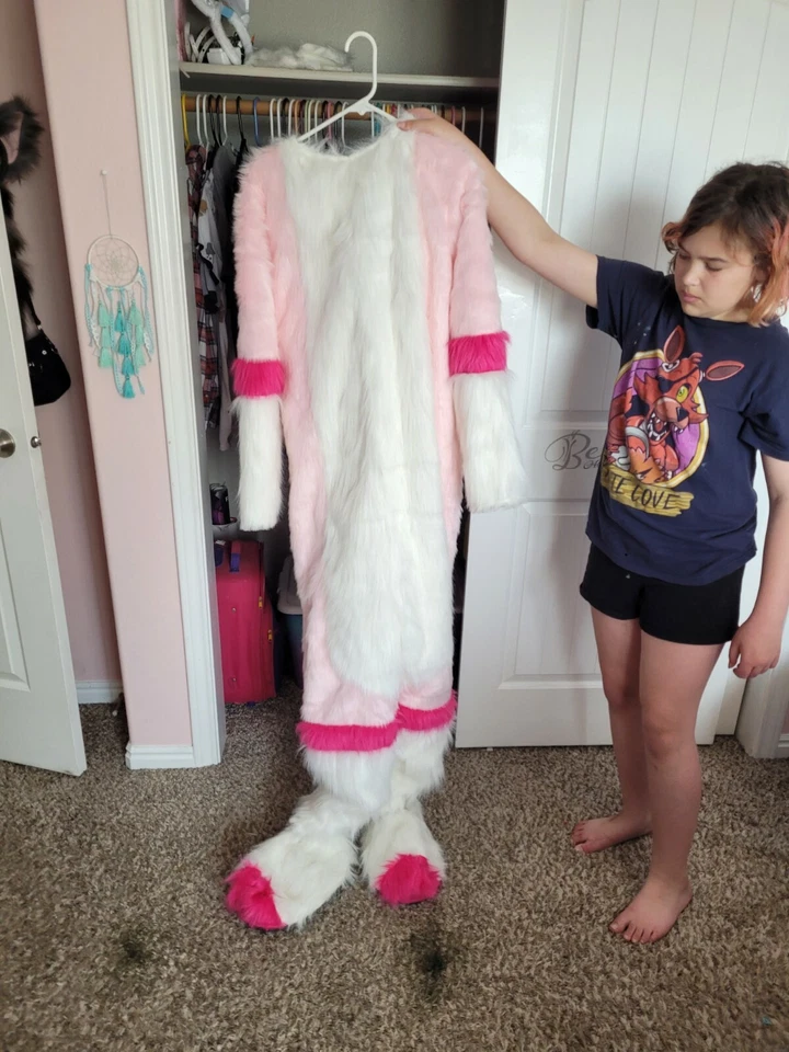 Traje de piel peludo completo rosa y blanco pequeño/medio Foto 2 de 3