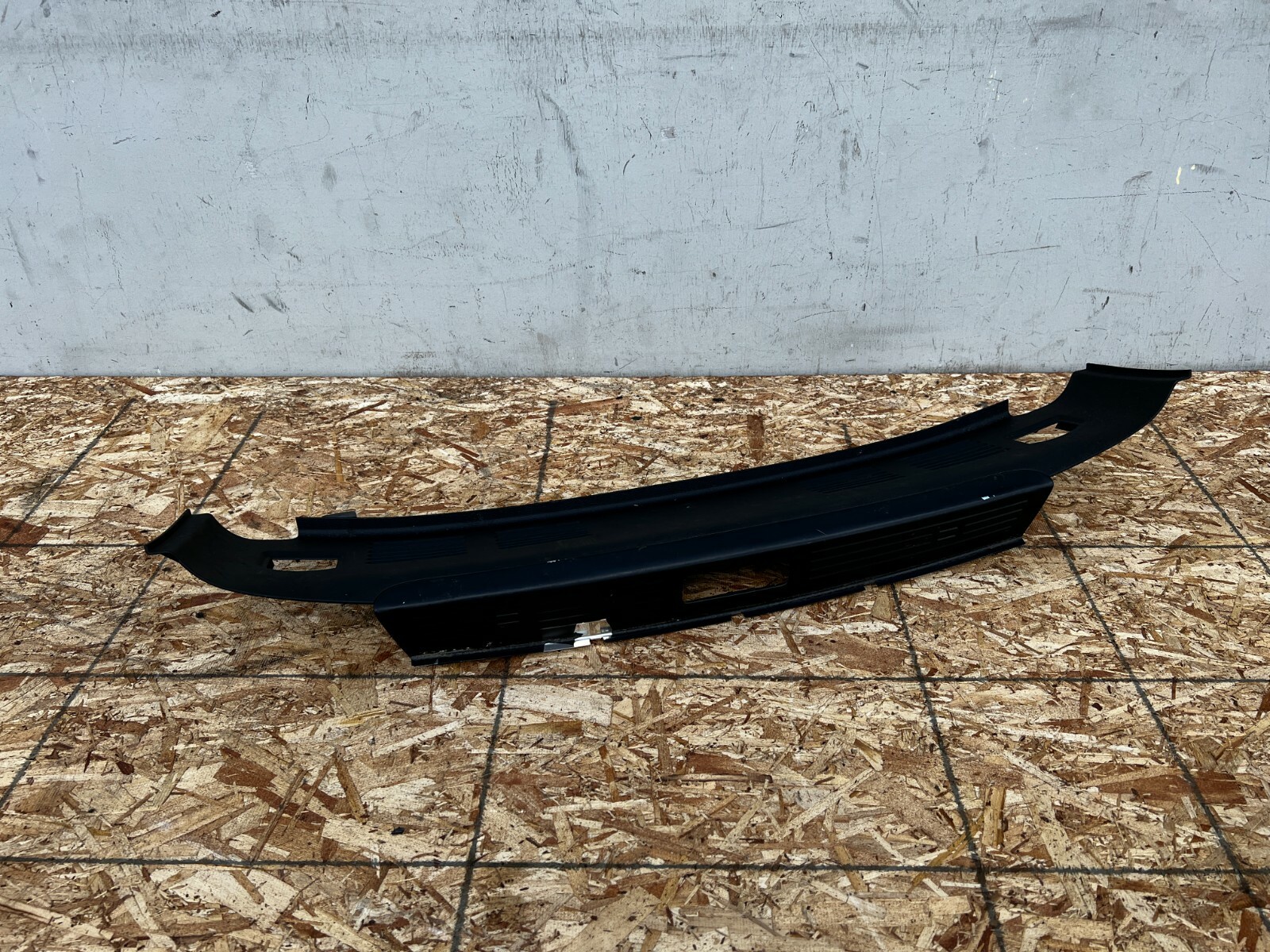 Bentley Flying Spur 2006-2012 REAR Trim molding