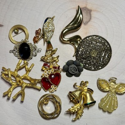 Lot Of 12 Broken Or Missing Stone Brooches For Parts Or Repair