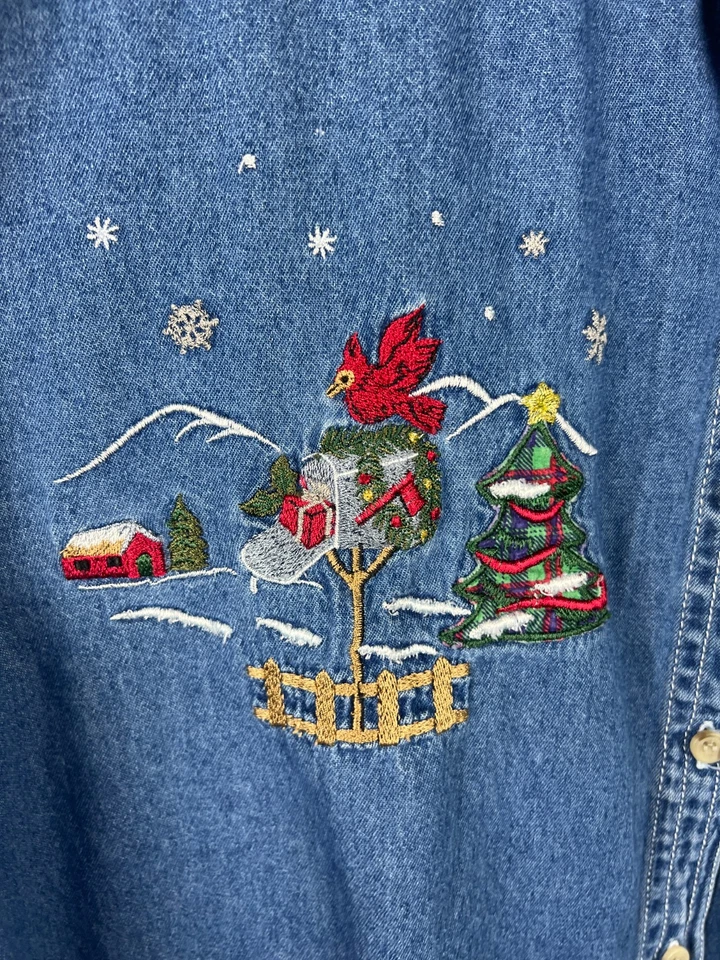 90s Jean Denim Velvet Collared Christmas Blouse Winter Scenes Cardinals Large - Image 4 of 4