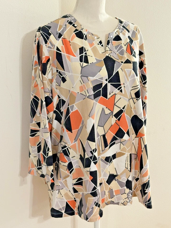 Women's Geometric Blouse Top ~ Size 2X ~  Alfred Dunner ~ 50" Chest ~ Studs ~EUC - Image 2 of 4