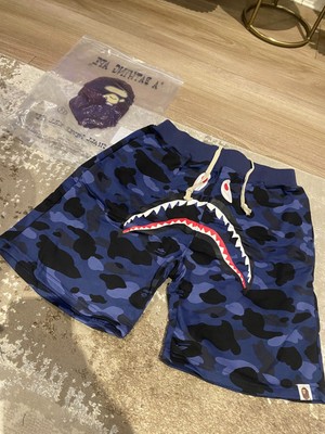 A Bathing Ape - BAPE - blaue tarnfarbene Hai-Shorts - Medium - brandneu