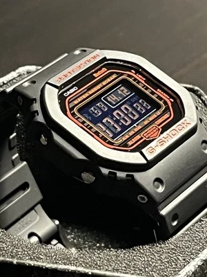 Casio G-Shock DW-B5600G-1 Bluetooth Modul 3509  - Bild 1 von 4