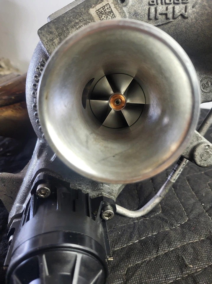 2020 MERCEDES-BENZ GLC300 Turbocharger w Exhaust Manifold 2.0L 19 21 22 Used OEM - Image 4 of 4