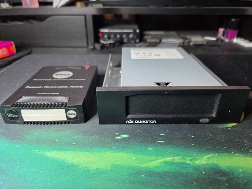 Tandberg Data RDX QuikStor USB 3.0 Internal Drive w/160GB Cartridge - 第 1/5 張圖片