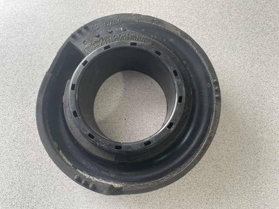 Mercedes-Benz E320 E430 W210 1996-2002 ~ Cuña de resorte trasero ~ A2103250384 Foto 2 de 3