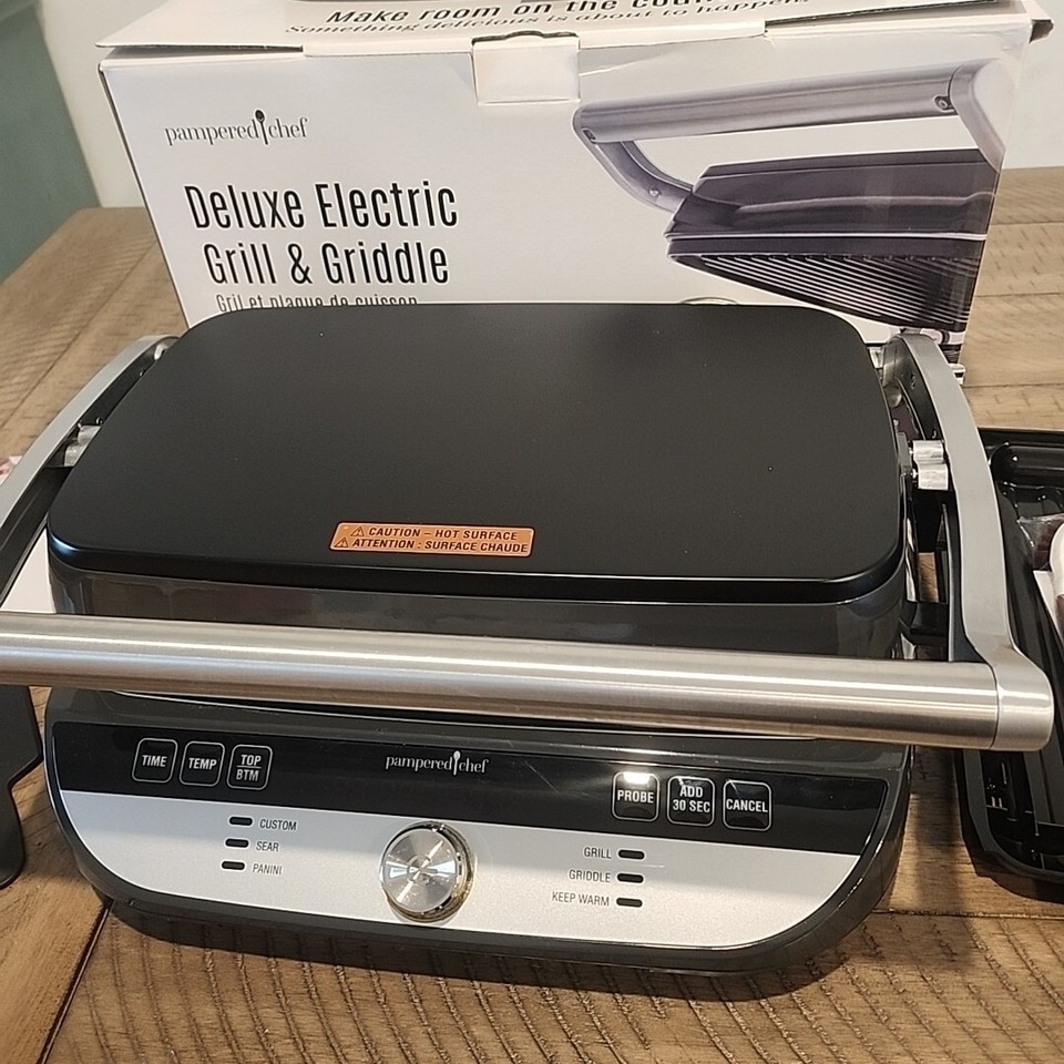 Pampered Chef Deluxe Electric Grill/Griddle Model 100348 4 Plates & No