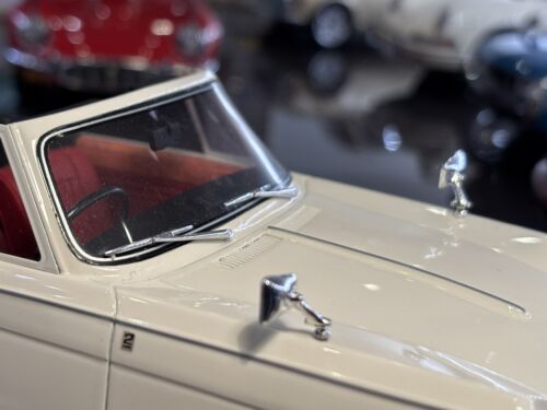 Modelos 1/18 CULT Triumph Vitesse 2 litros MKII. Como nuevo y en caja - Imagen 11 de 17
