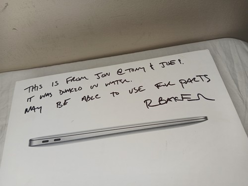 *WATER DAMAGE - BROKEN* Apple MacBook Air (13-inch) 128GB 8GB A1932 - Afbeelding 2 van 6