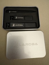 Latina Fingernail and Nail Clips