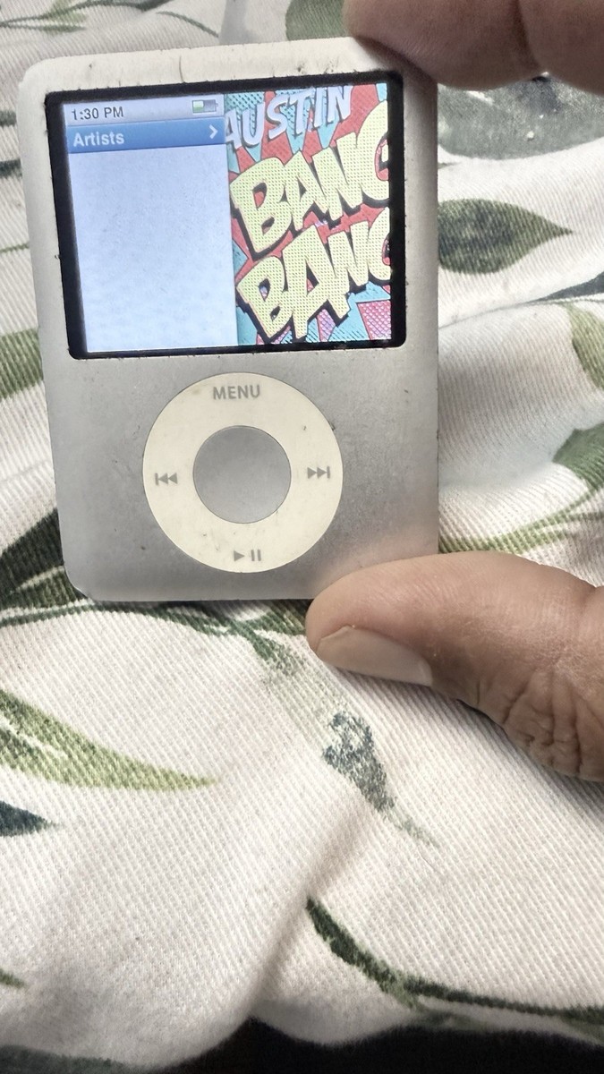 Apple iPod nano エヴァンゲリオン マリ　グリーン　非売品　当選品 Apple iPod Nano 3rd Generation 4GB USB MP3 Player - Silver