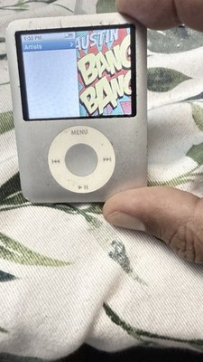 Apple iPod Nano 3rd Generation 4GB USB MP3 Player - Silver