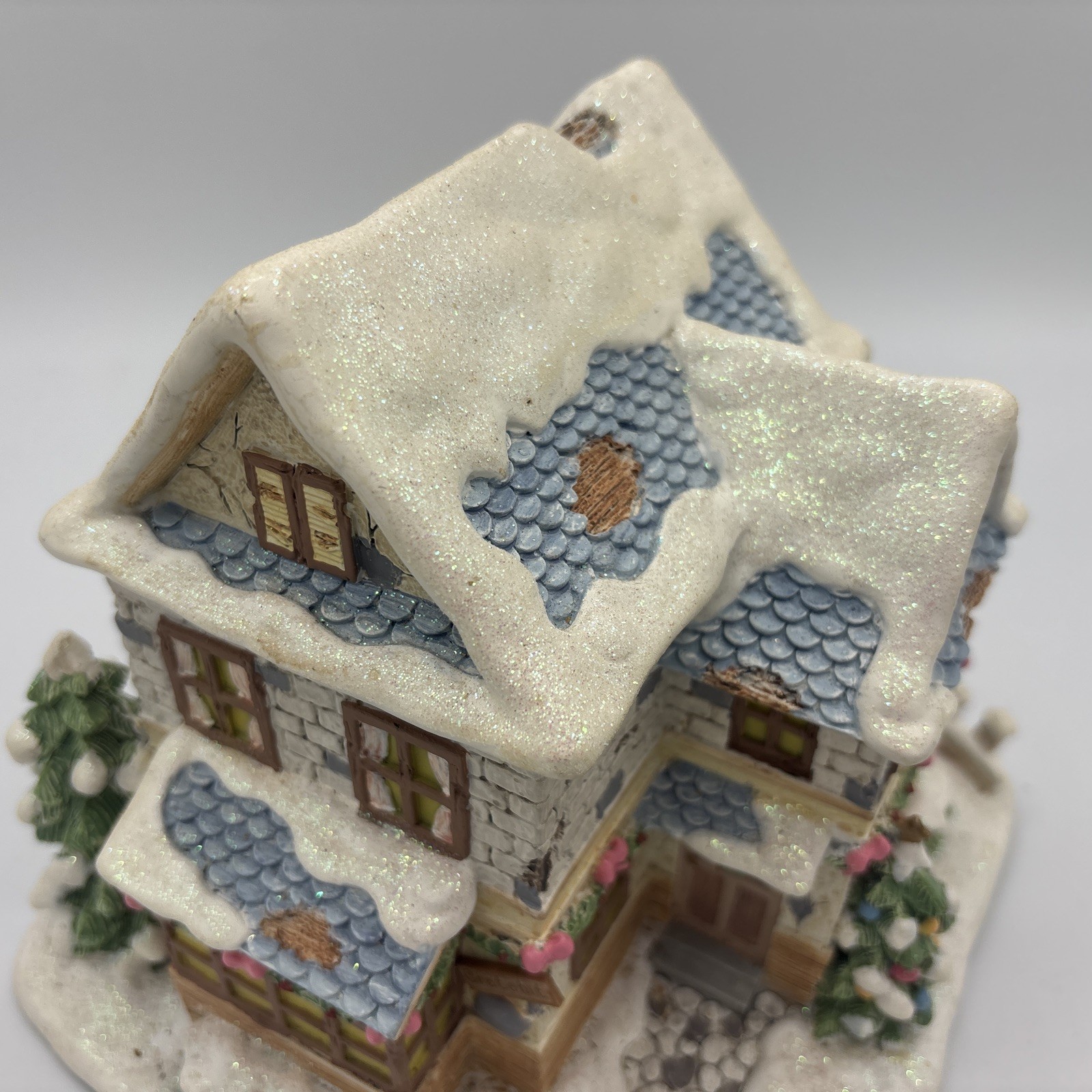 Hawthorne Precious Moments Christmas Carol Village Bob Cratchit House R77