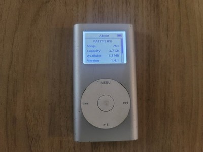 Apple iPod nano 1st Generation Silver (4 GB)