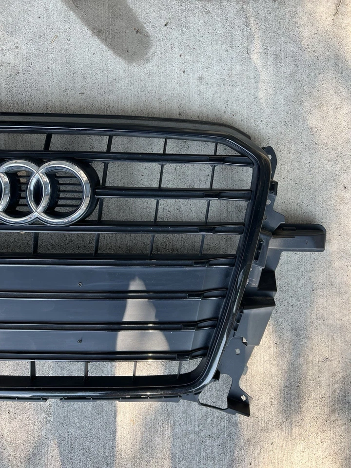 Audi SQ5 2017 parrilla óptica negra OEM 8R0853651AD - original - defectos menores Foto 3 de 4