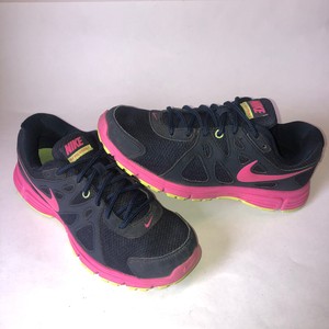 nike revolution 2 womens black
