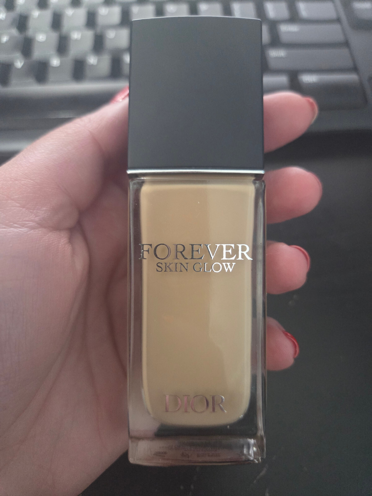 Dior Forever Skin Glow Foundation in Shade 2.5N for Radiant Finish