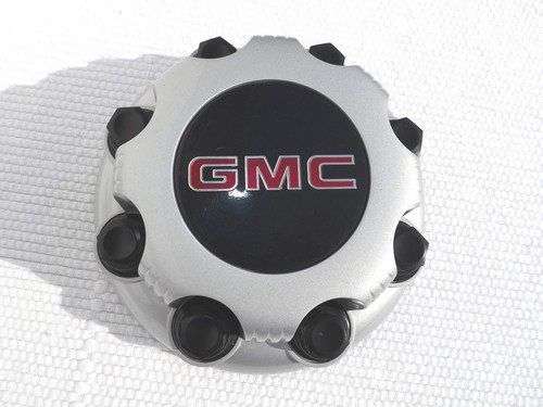 2000-2006 GMC Sierra 2500-3500 8-Stud Center Cap silver painted with lug covers - Picture 7 of 8