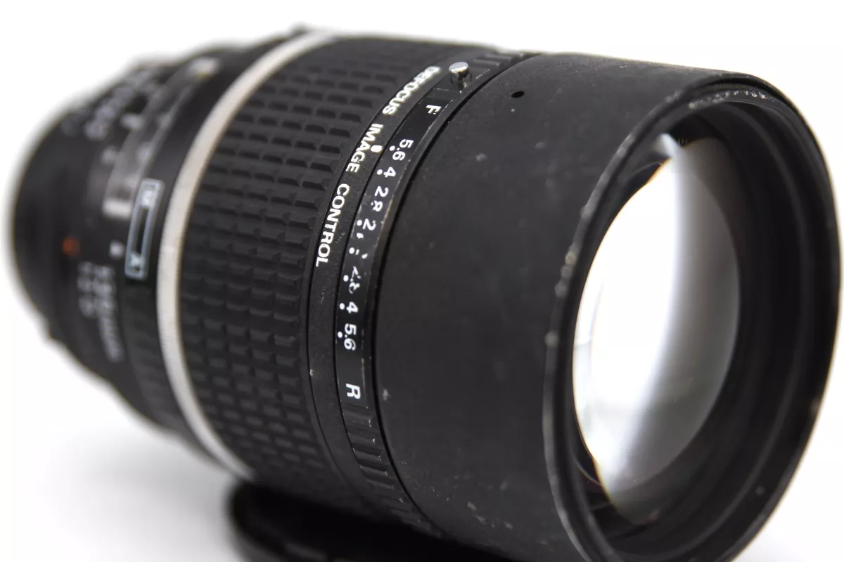 Nikon AF DC Nikkor 135mm F2 D Defocus Control lens 135 F/2