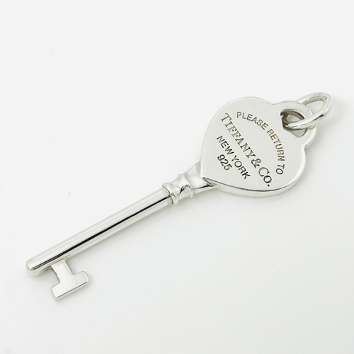Return to Tiffany Heart Key Pendant in Sterling Silver - Picture 3 of 8