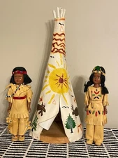 Vintage 14in Native American Wood &Fabric Teepee & 2 Native American Indian Doll