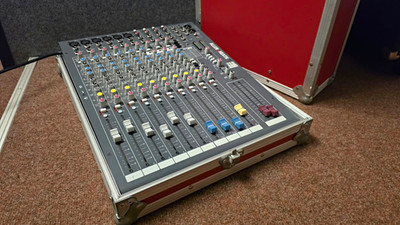 Allen & Heath ZED-12FX Mixer 12-Kanal Mischpult im Flightcase