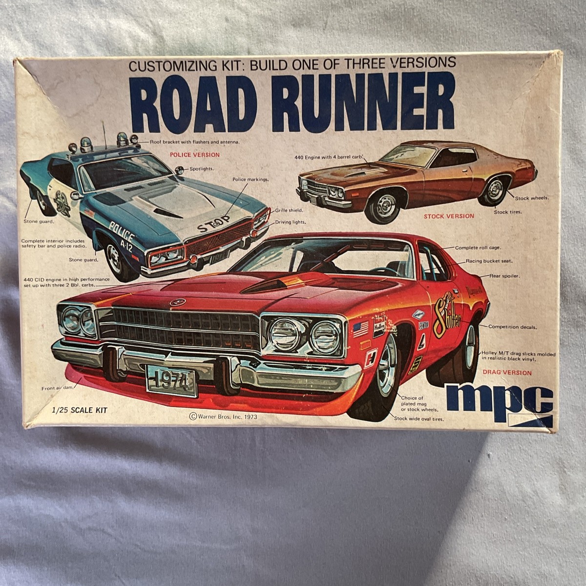 VINTAGE MPC 1974 PLYMOUTH ROAD RUNNER 1/25 SCALE MODEL CAR