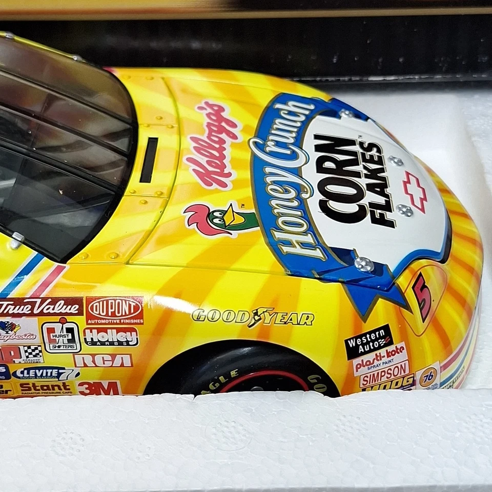 Terry Labonte #5 Kellogg's Honey Crunch Nascar 1/18 Ertl Prestige Series (K) - Image 4 of 4