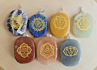 7 Chakra gravierter Palmenstein Anhänger - Heilung Yoga & Chakra Anhänger Set
