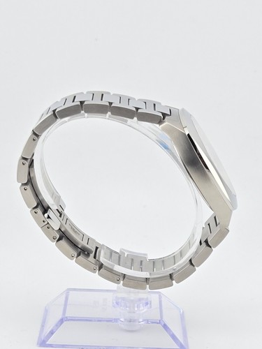 Gucci GG2570 Men's Silver Logo Dial Stainless Steel Watch - YA142308 ($890 MSRP) - Picture 6 of 12