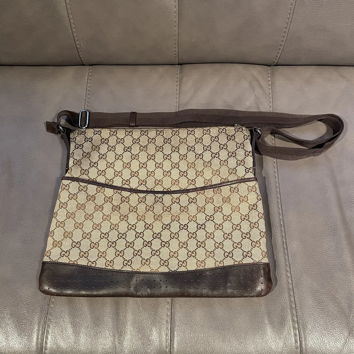 Gucci messenger sales bag used