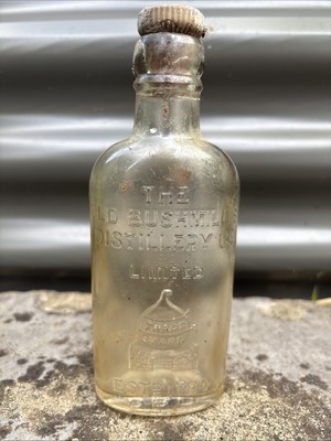 OLD BUSHMILLS DISTILLERY Whisky 1784 leer Vintage Glas kleiner FLASCHENSTOPFEN