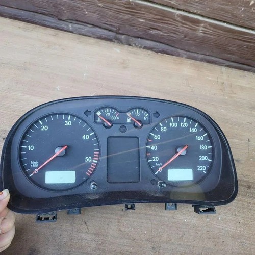 VW BORA Kombiinstrument 1J0919861B 1.90 Diesel 2001 31503521