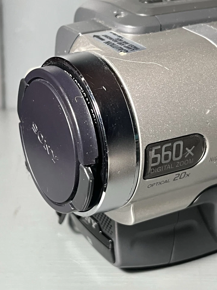 Sony Handycam Vision CCD-TRV208E PAL Hi8 Video Camera Case Charger Remote GWO - Image 3 of 4