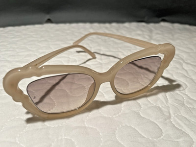 NEW LINDA FARROW SUNGLASSES Scalloped Cat Eye Milky Frame