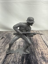Marx WWII 6" German Soldier Advancing With Rufle Plastic Army Men Soldier Figure