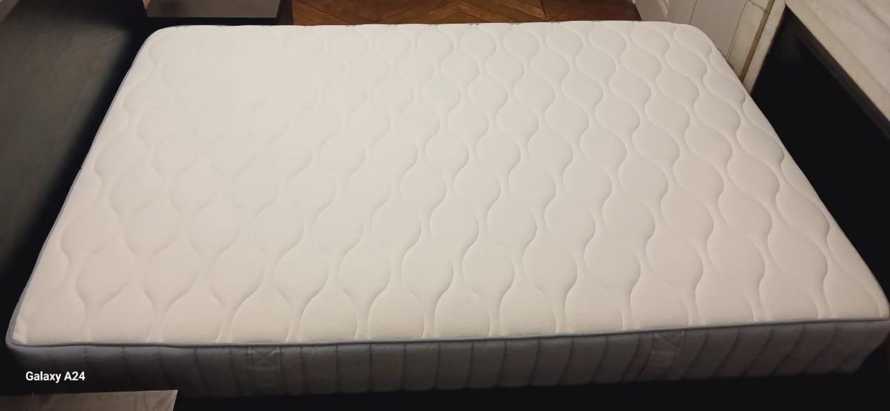 Matelas IKEA VÅGSTRANDA 140x200 idéal pour chambre d'amis