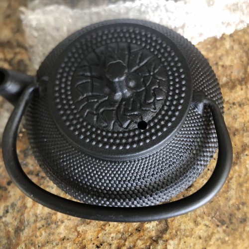 Japanese Cast Iron Teapot With Tea Basket - Picture 2 of 4